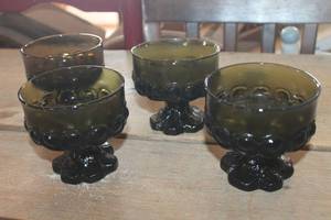 lot 3343 image: Vintage Green Glass Sherbert Bowls