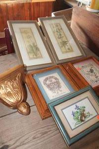 lot 3358 image: Home Dcor Pictures & Shelf