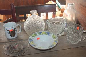 lot 3360 image: Vtg. Glass Ice Bucket and More