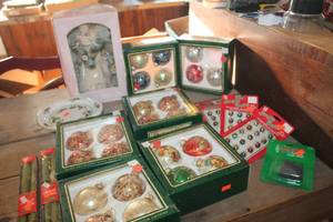 lot 3364 image: IOB Christmas Tree Topper and More