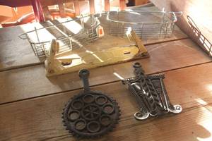 lot 3370 image: Vtg. Metal Towel Holder, Trivets & More