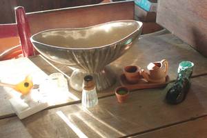 lot 3373 image: Red Wing Planter and More