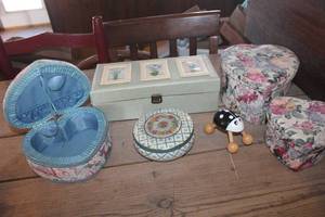 lot 3374 image: Heart Storage Boxes, Tin & More