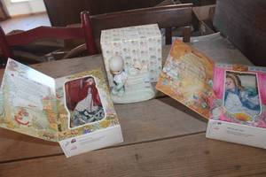 lot 3375 image: Precious Moments Figurine and More