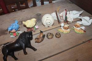lot 3381 image: Vintage Figurines