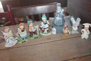 lot 3382 image: Vintage Figurines