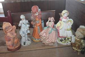 lot 3383 image: Vintage Figurines