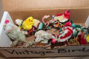 lot 3391 image: Box of Vintage Birds