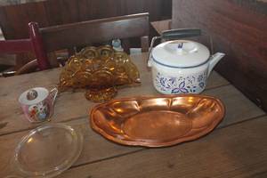 lot 3405 image: Vtg. Teapot and More