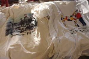 lot 3412 image: 16-Large & X-Large T-Shirts