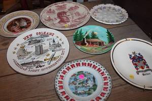 lot 3423 image: Vintage Dcor Plates