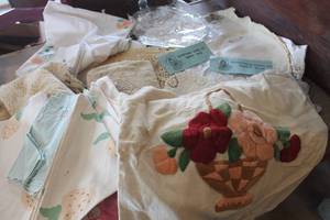 lot 3426 image: Vintage Linens and More