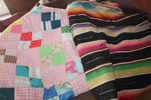 lot 3427 image: Vintage Quilt and More