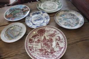 lot 3432 image: Vintage Souvenir Plates