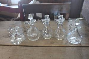 lot 3442 image: Vtg. Cruets one without lid