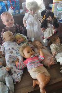 lot 3446 image: Rubbermaid Full of Vintage Dolls
