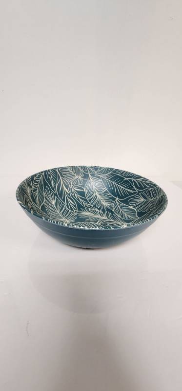 lot 67348 image: Tropical Leaf Pattern Decorative Bowl - Retail $15