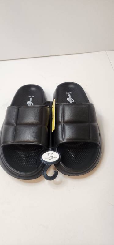 lot 68052 image: Black Athletic Slide Sandals Size 78