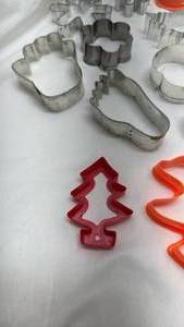 lot 1 image: Cookie Cutter Set - Multi Color Collection