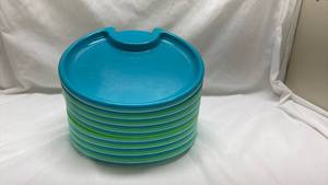 lot 5 image: Turquoise and Green Plastic Plates Set from Pampered Chef