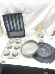 lot 92 image: Collection of Kitchen Items