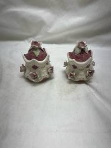 lot 95 image: Capodimonte Style Porcelain Rose Salt and Pepper Shakers