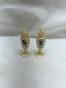 lot 98 image: Salt and Pepper Shakers from the Asore Islands