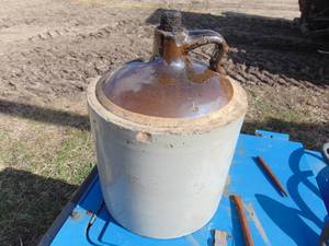 lot 2214 image: 2 gallon crock jug