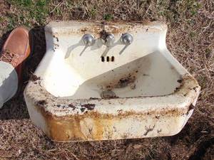 lot 2220 image: Cast iron sink