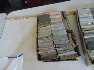 lot 2226 image: Large lot of vintage baseball cards
