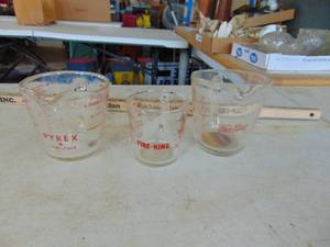 lot 2229 image: Pyrex and Fire King measures