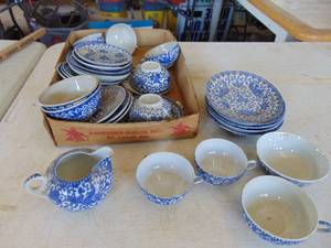 lot 2341 image: Selection of Blue Delft china 