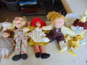 lot 2343 image: Selection of Dolls - Raggedy Ann and More
