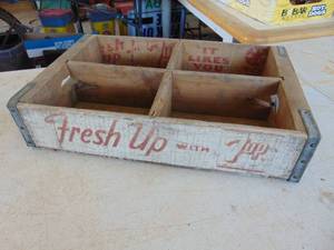 lot 2359 image: 7up pop crate