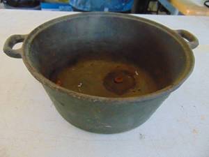 lot 2368 image: Cast Bean Pot - Modern