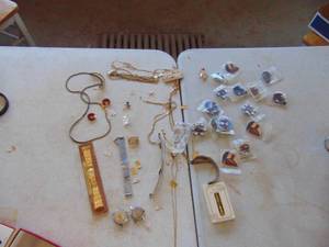 lot 2402 image: Selection of Jewelery