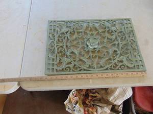 lot 2425 image: Metal Floor Mat - Plant Holder 