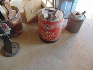 lot 2447 image: 5 Gallon Skelly Can