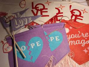 lot 1927 image: Valentines Day Party Banner Set