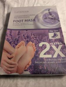 lot 1942 image: Lavender Moisturizing Foot Mask 2-Pack