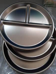 lot 410 image: Four Pack Metal Plates - Retail $0
