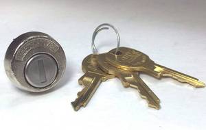 lot 499 image: Compx National USPS-L-1172C National Mailbox Lock C9100 (Lock with 3-Keys) - Retail $29