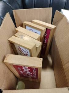 lot 18494 image: Kroger Holiday Home 8 In Christmas Sign - 6 Pack