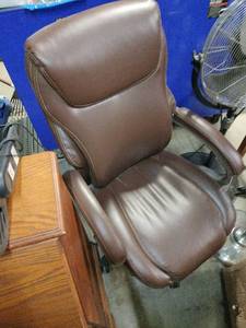 lot 18500 image: Pu Leather Rolling Office Chair