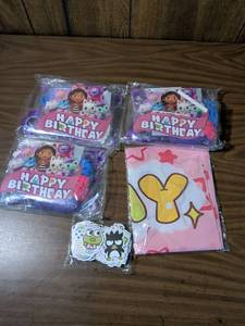 lot 33 image: Gabbys Dollhouse Birthday Party Bundle