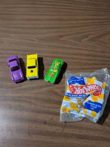 lot 38 image: 1992 McDonalds Hot Wheels Racing Series Set