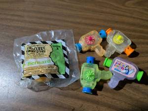 lot 39 image: 1988 McDonalds Disney Rescuers Down Under Happy Meal Toy - Bernard