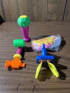 lot 53 image: McDonalds Nickelodeon Slime Game Toys Set
