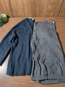 lot 70 image: White Stag Navy and Gray Sweater Set