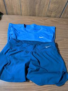 lot 71 image: Nike Dri-FIT Athletic Set